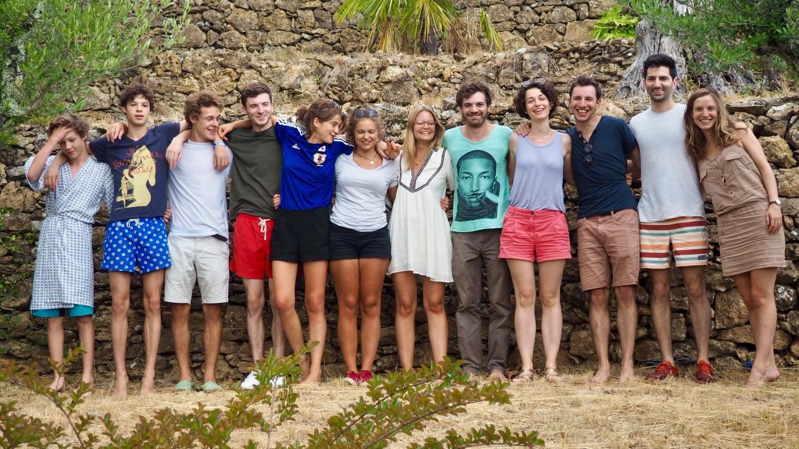La famille réunie devant le mur de Pica